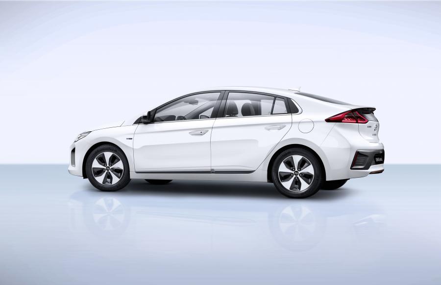  Hyundai IONIQ electric 2016 года  (WW) (фото 4 из 41)